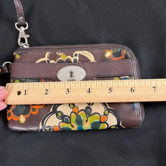 Fossil Key-Per Coated Canvas Purse Wristlet Floral Print Multicolor Zip Closure. - Picture 5 of 9